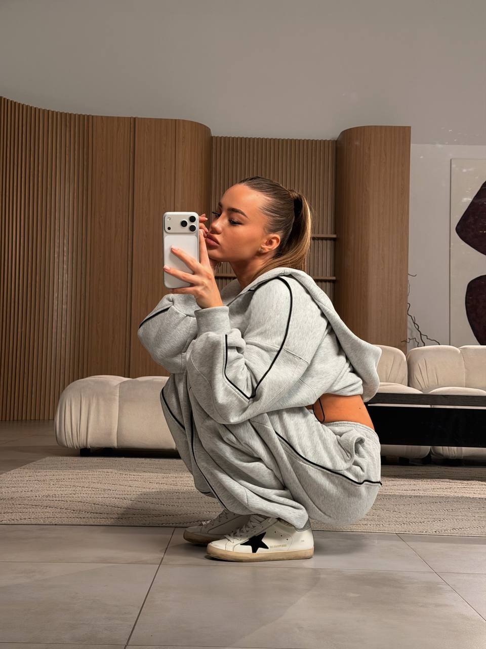 Зип - худи с декоративным кантом, серый меланж - Фото 4