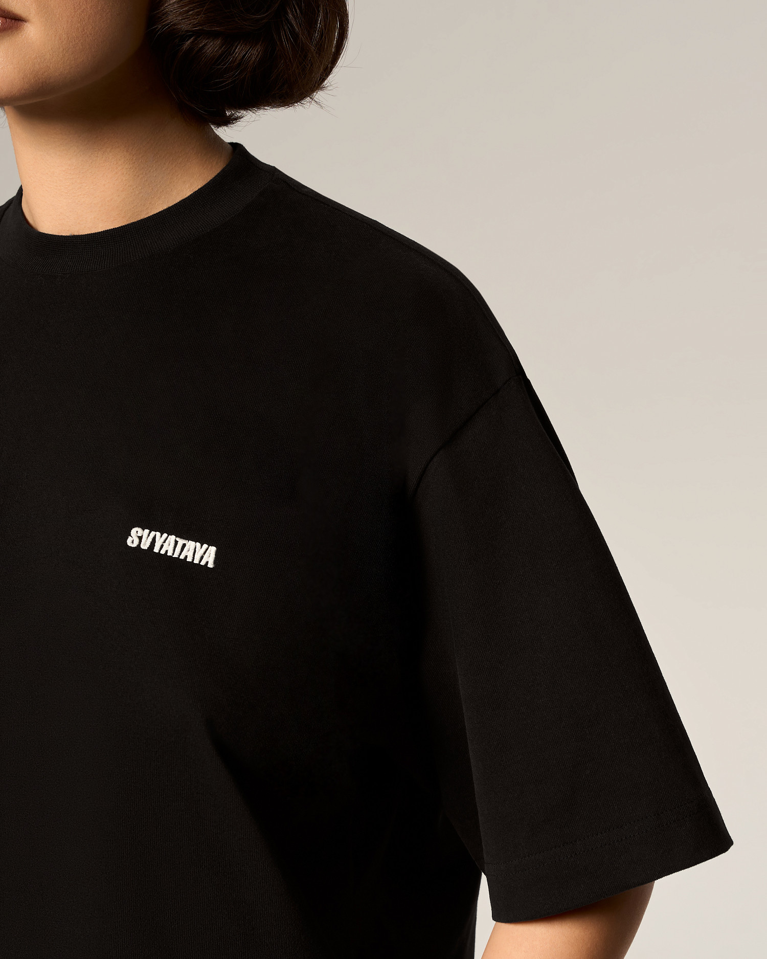 Футболка с акцентными плечами, черный - Фото 3