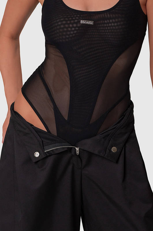 Боди из сетки с фигурными элементами, черный - Фото 2
