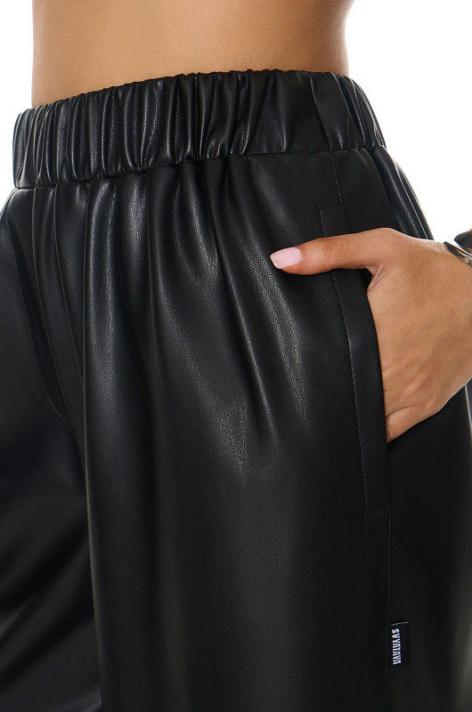 Брюки из экокожи прямого силуэта, черный - Фото 4