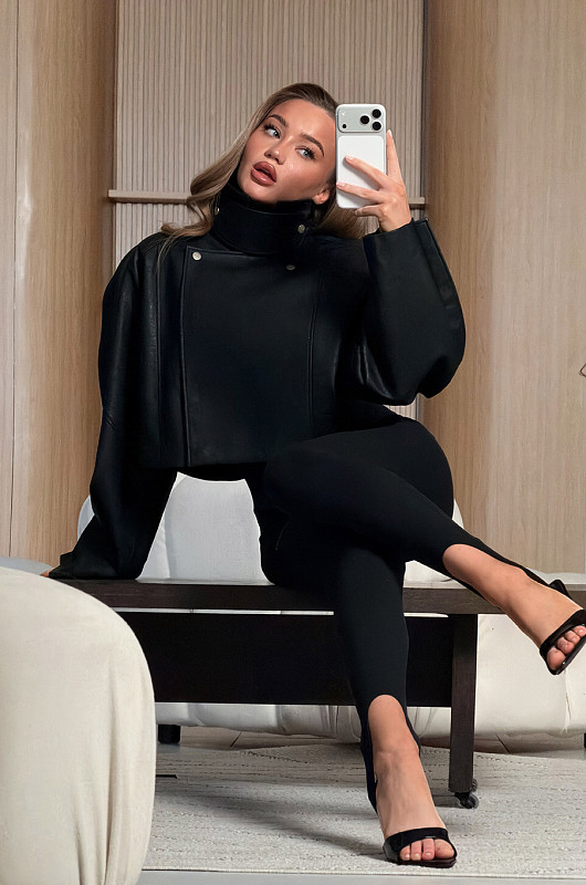 Бомбер oversize из экокожи, черный - Фото 2