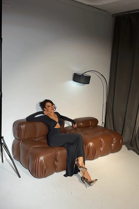 Платье макси с железным элементом, черный - Фото 3