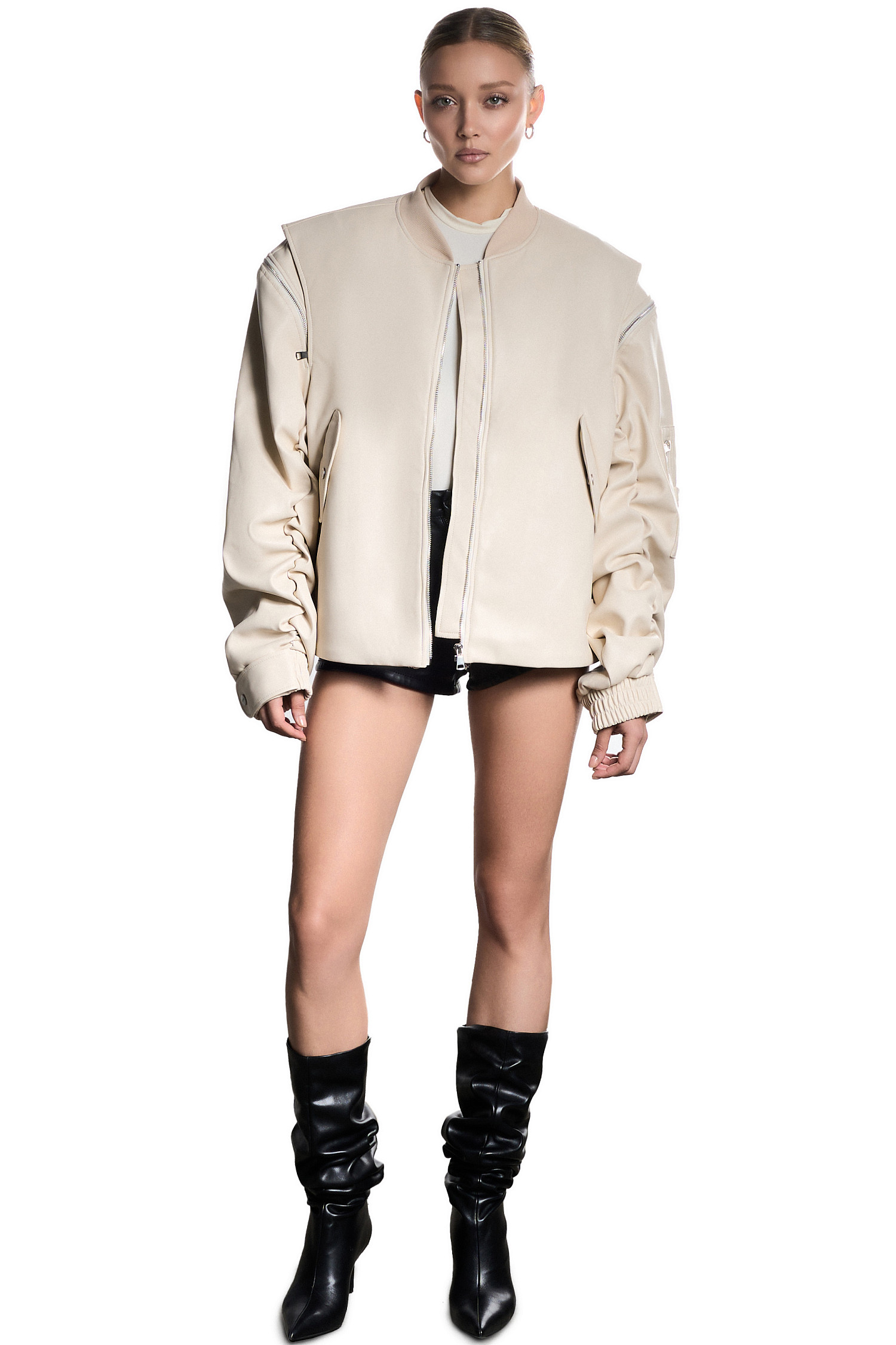 Бомбер из экокожи, молочный - Фото 1