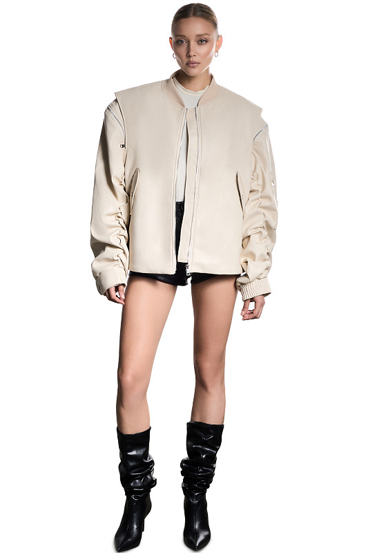 Бомбер из экокожи, молочный - Фото 1