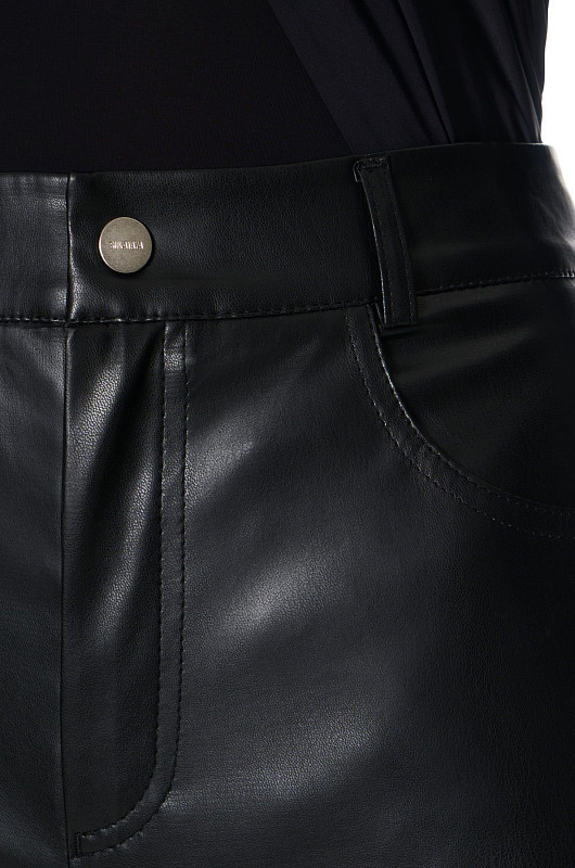 Шорты мини из экокожи, черный - Фото 3