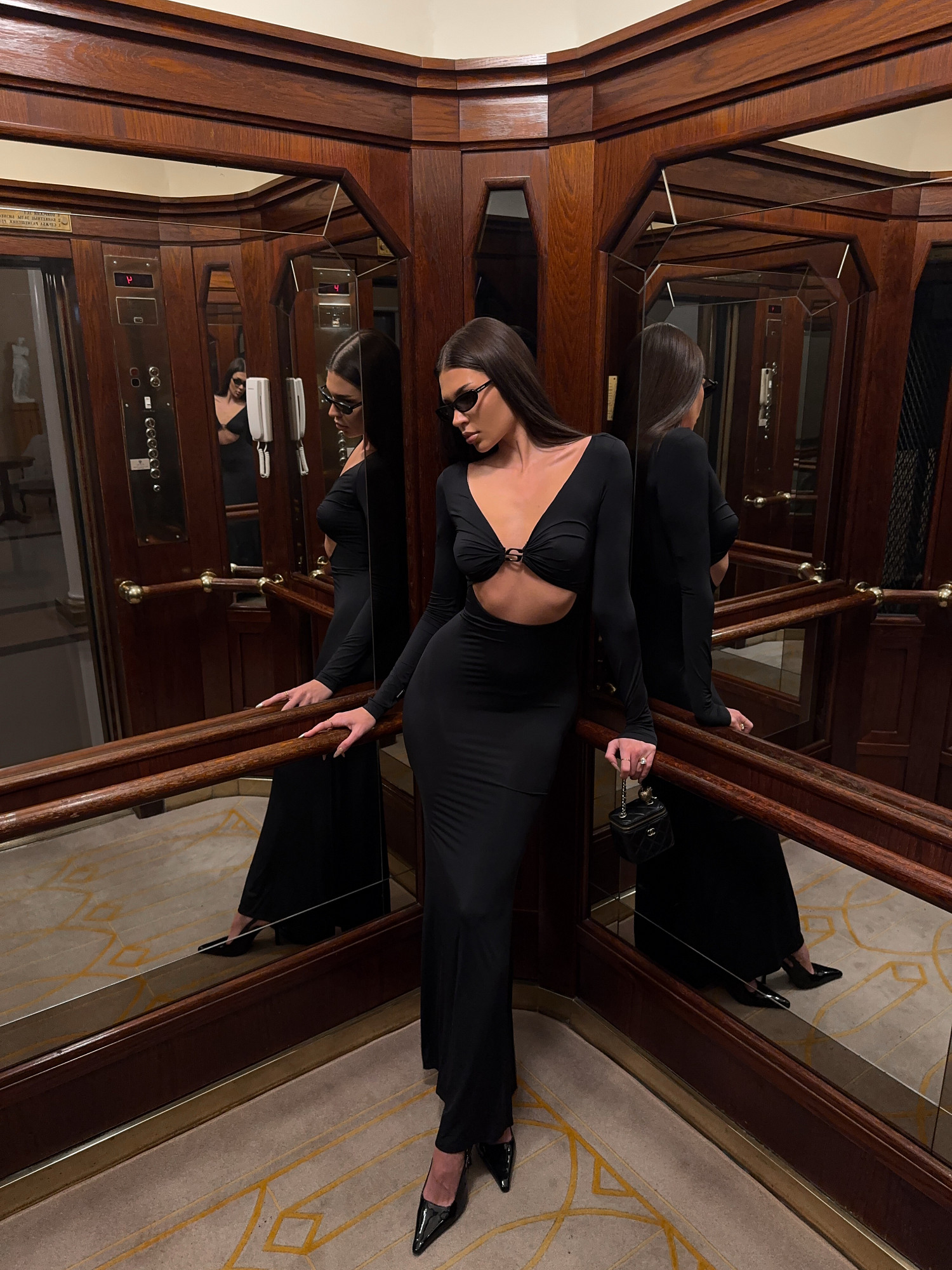 Платье макси с железным элементом, черный - Фото 4