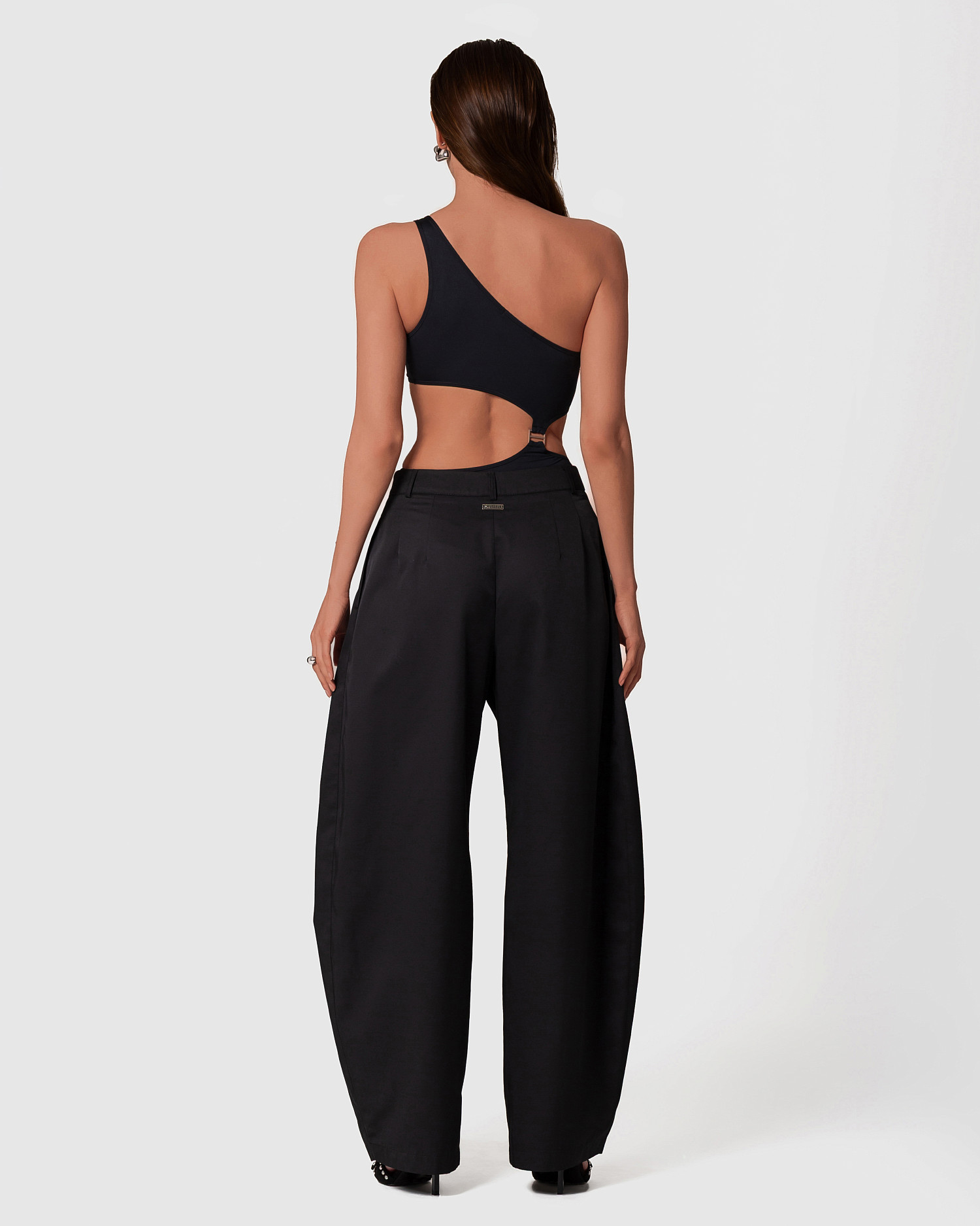 Брюки объемные с защипами, черный - Фото 5