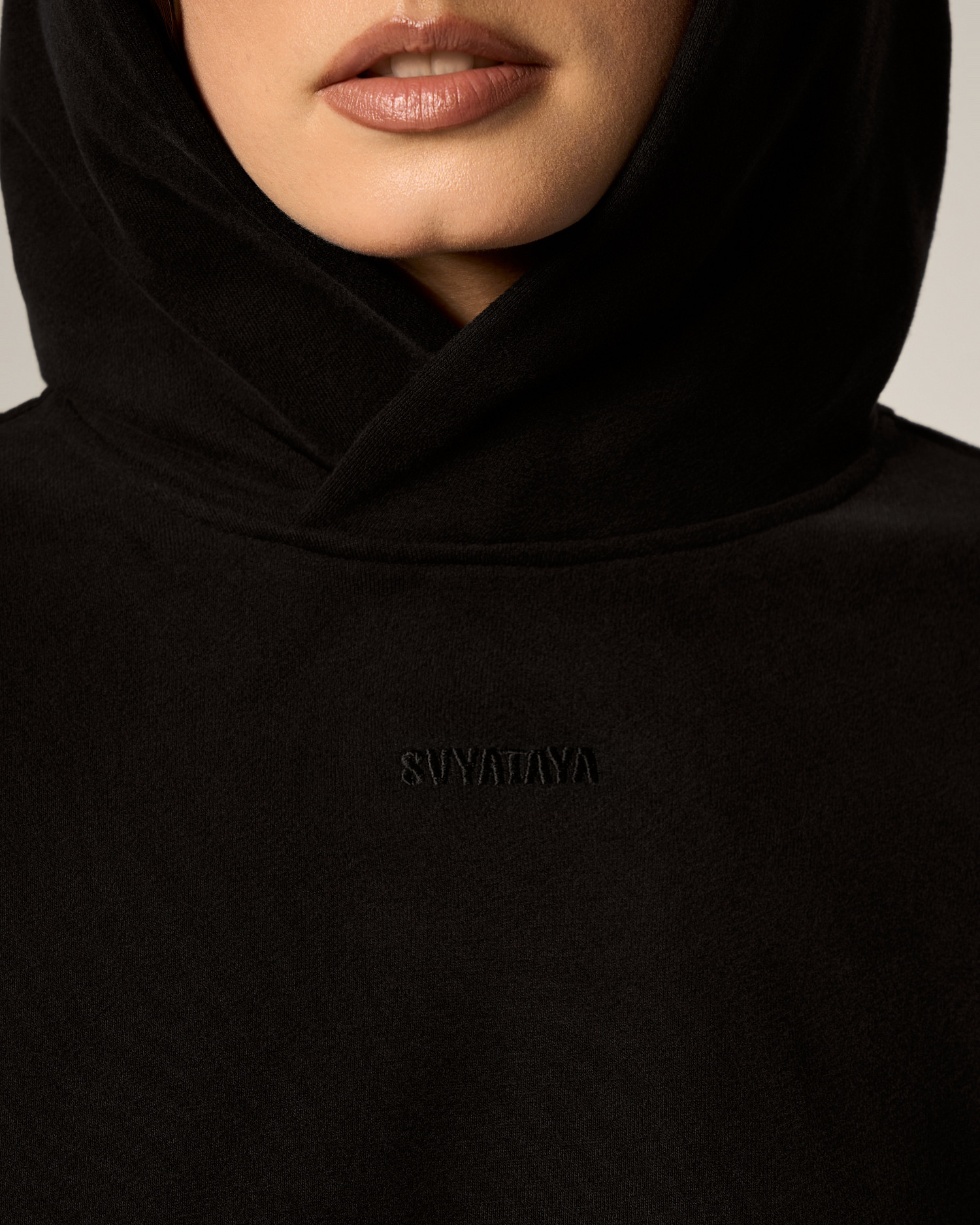 Худи с драпировкой, черный - Фото 2