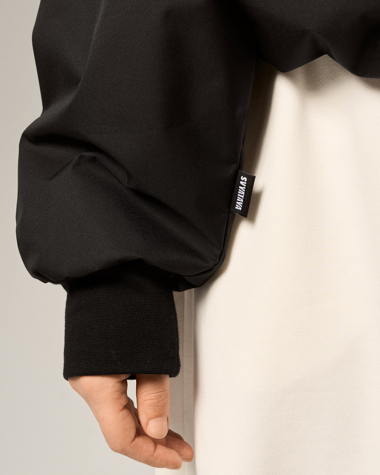 Бомбер объемный, черный - Фото 4