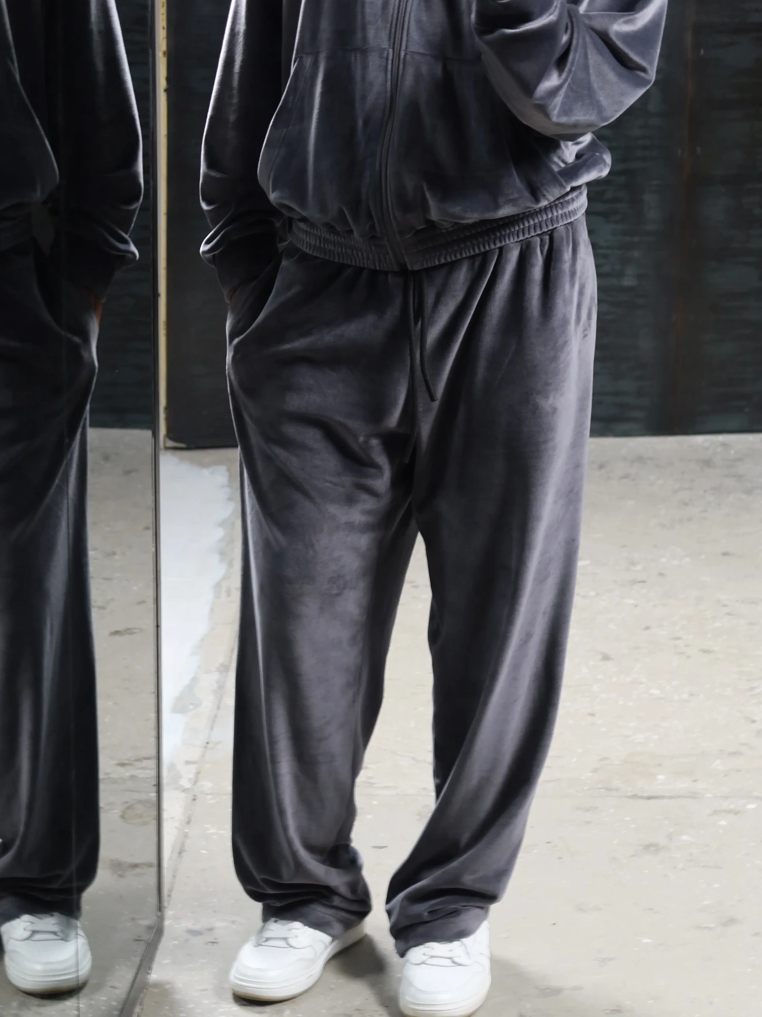 Брюки из велюра SVYATOY, графитовый - Фото 3