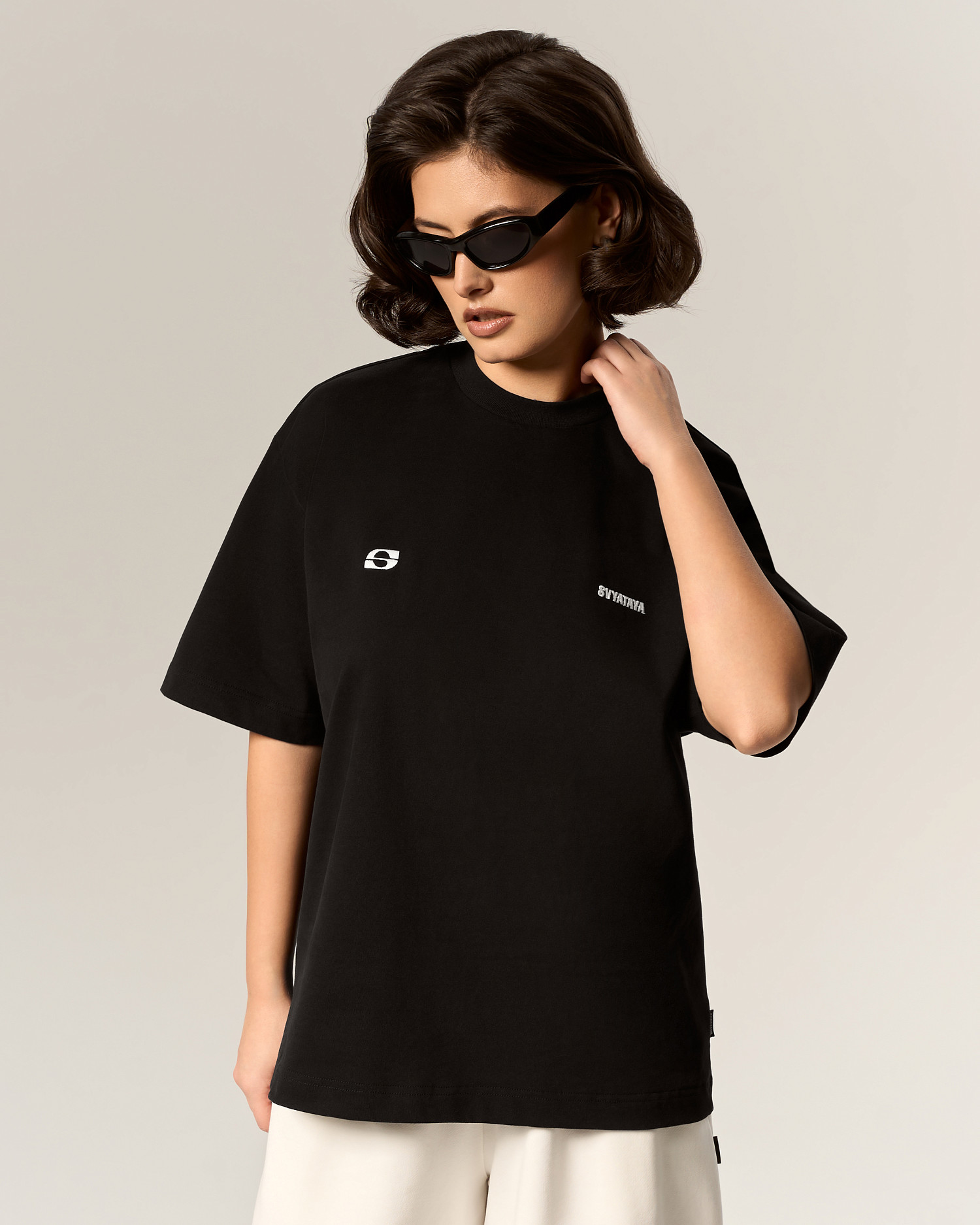 Футболка с акцентными плечами, черный - Фото 2