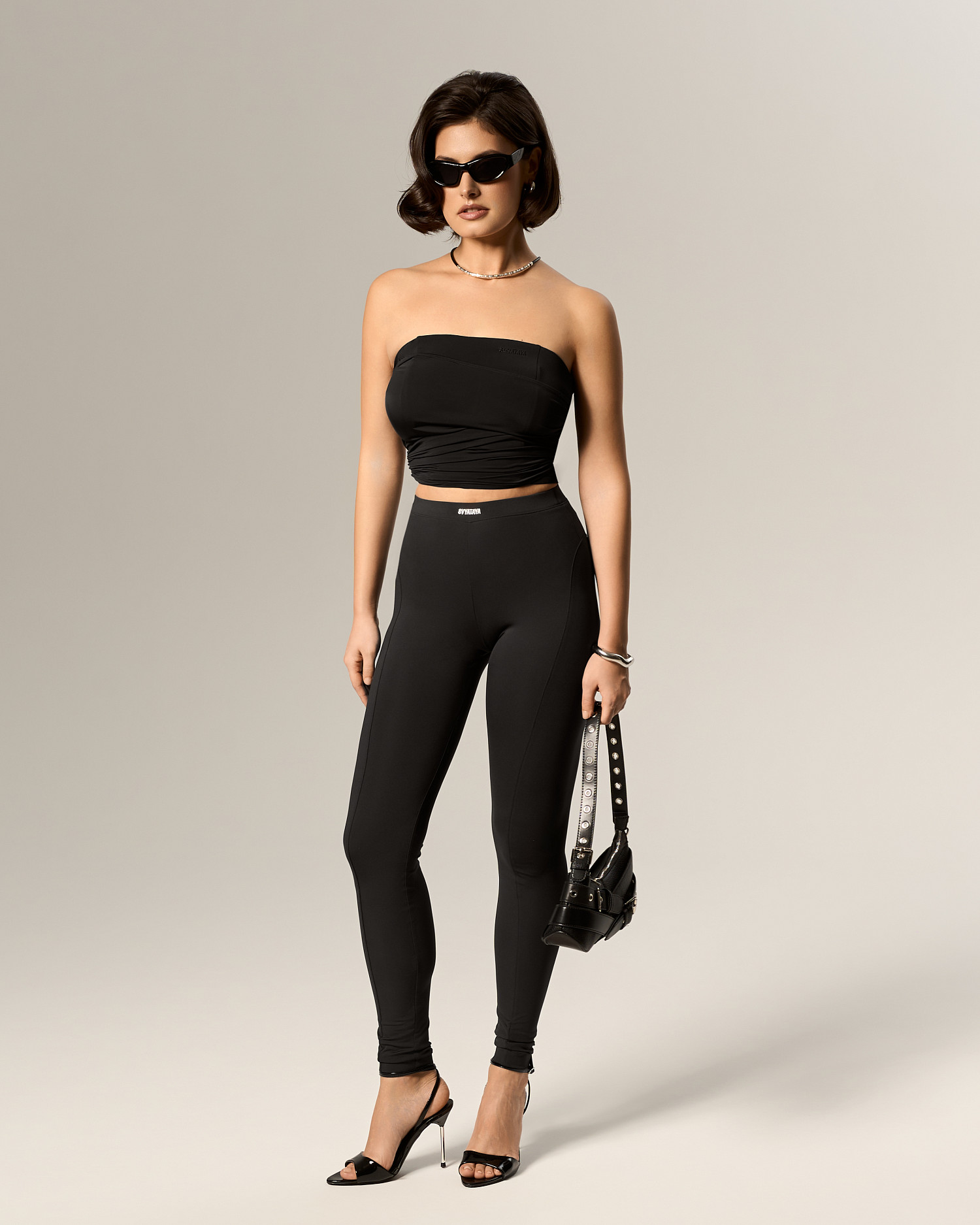 Леггинсы с фигурными рельефами, черный - Фото 3