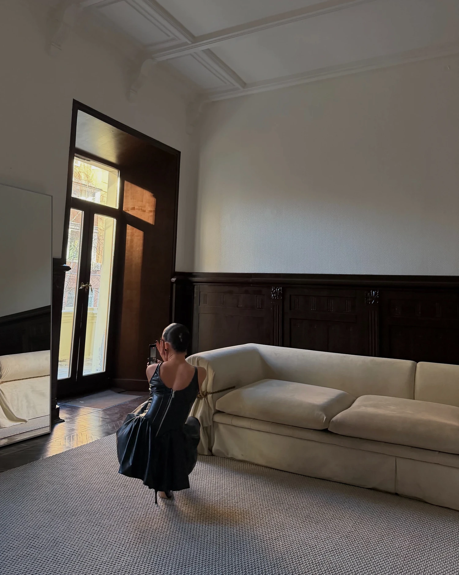 Платье - пачка из экокожи, черный - Фото 4