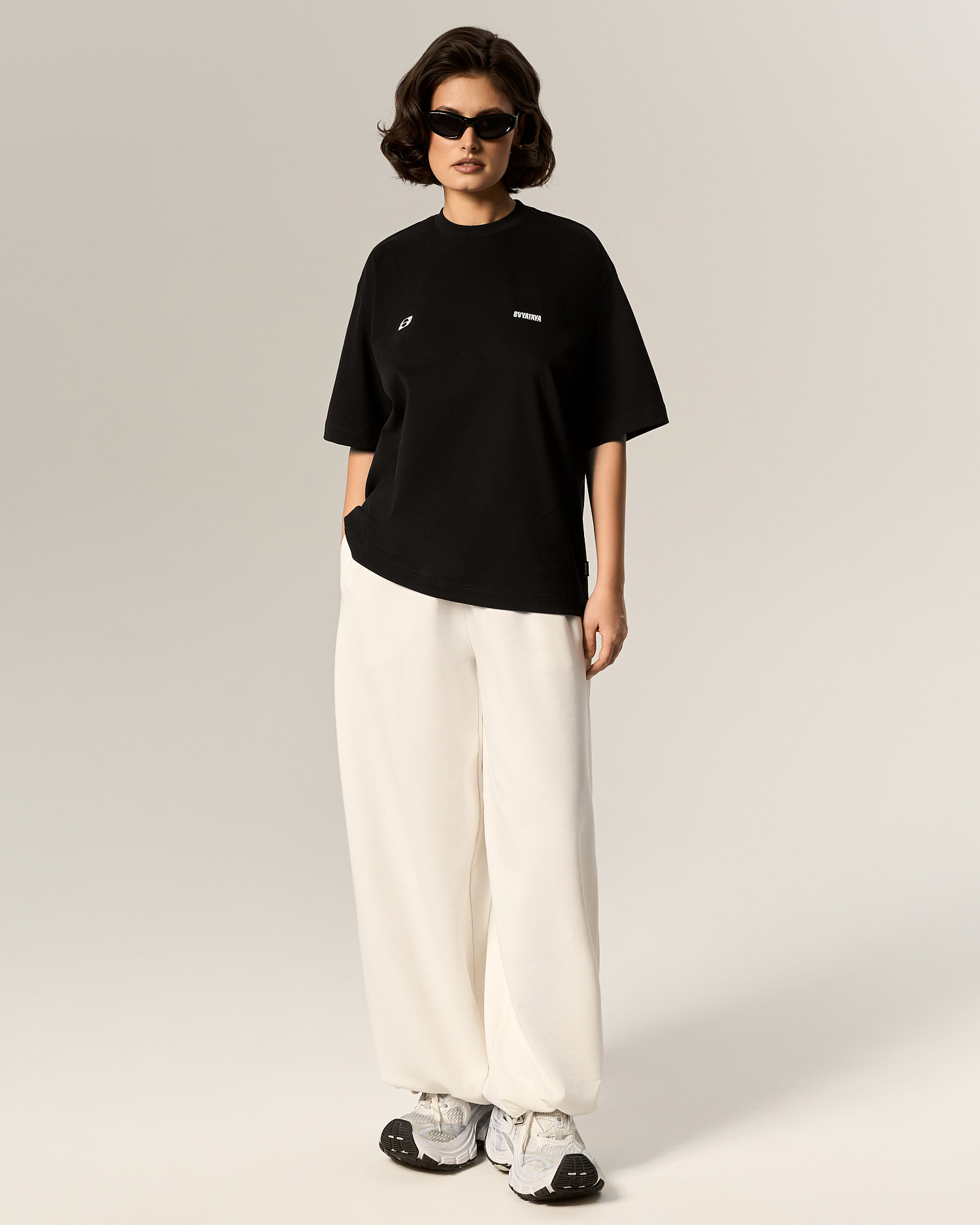 Футболка с акцентными плечами, черный - Фото 1