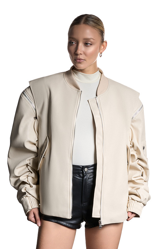 Бомбер из экокожи, молочный - Фото 2