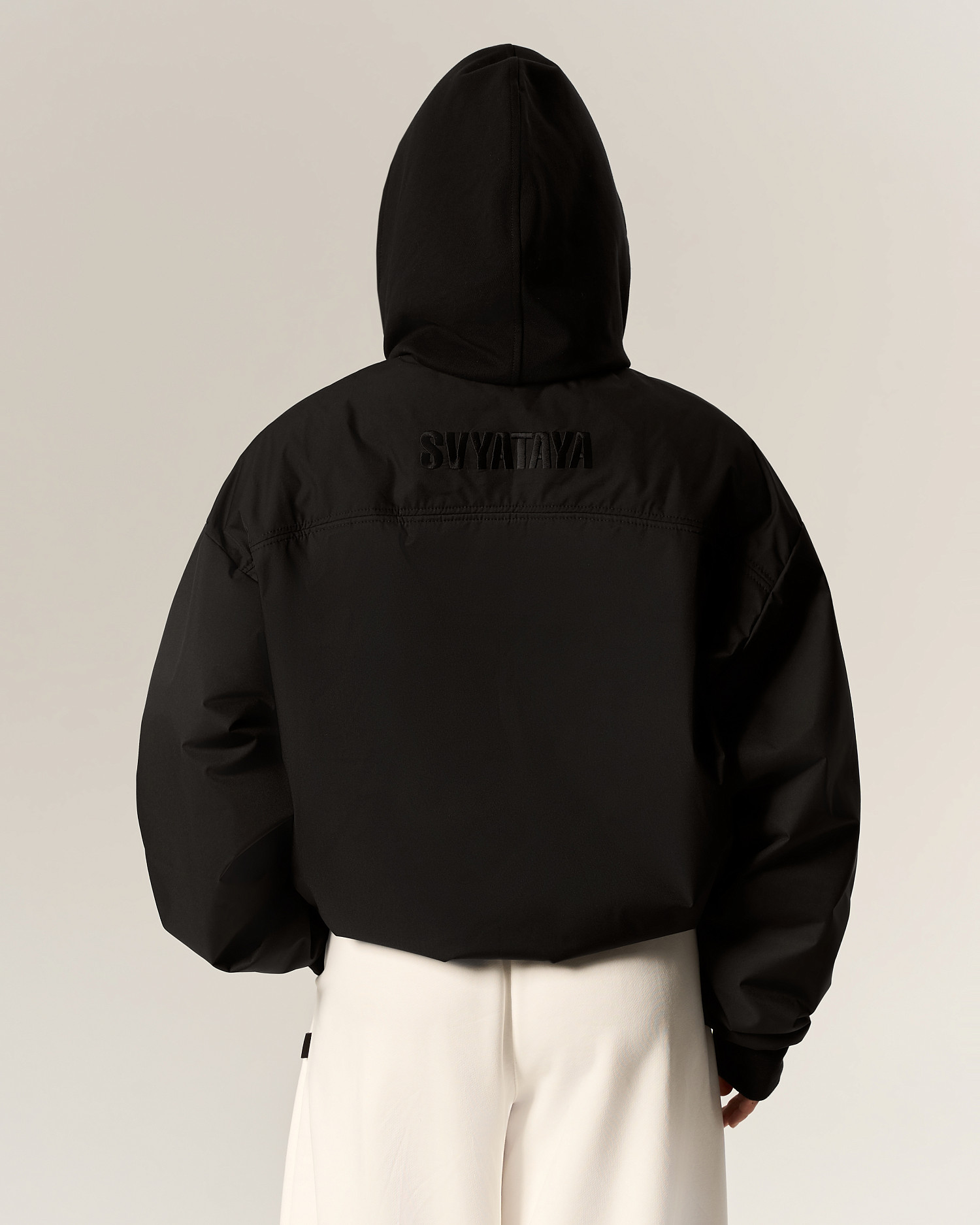 Бомбер объемный, черный - Фото 5